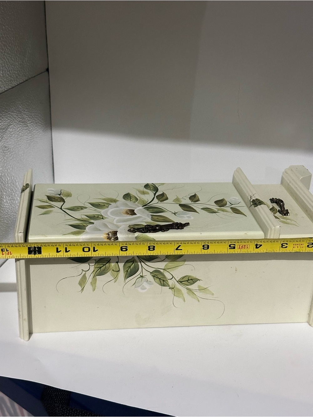 Hand-Painted Floral Jewelry Cabinet - Cream with Green Leaves - Picture 13 of 15
